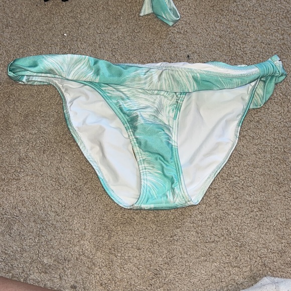 Bathing suit - Picture 2 of 7